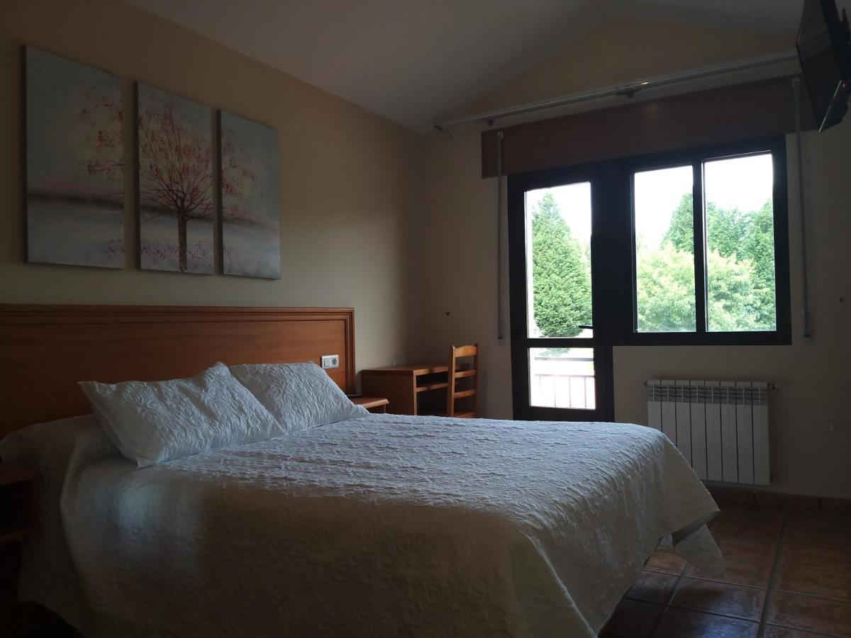 Hostal Restaurante O'Cadaval Frades Eksteriør bilde