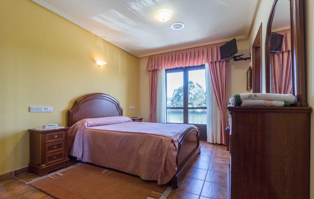 Hostal Restaurante O'Cadaval Frades Eksteriør bilde
